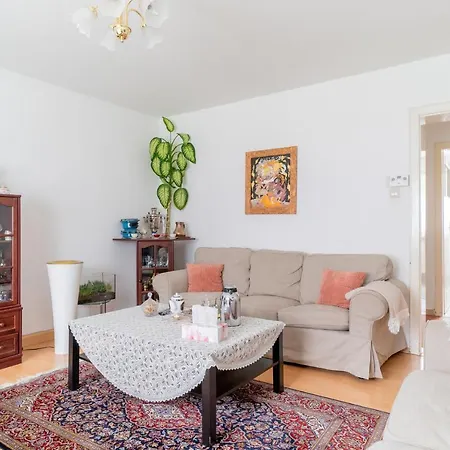 Private Apartment *